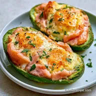 Avocado Ripieno al Forno con Uovo e Salmone