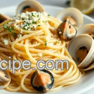Spaghetti alle Vongole: Il Profumo del Mare a Casa!