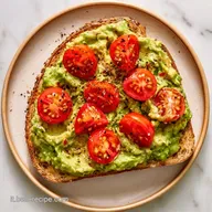 Toast Avocado Pomodoro: Pane ai Semi e Lime